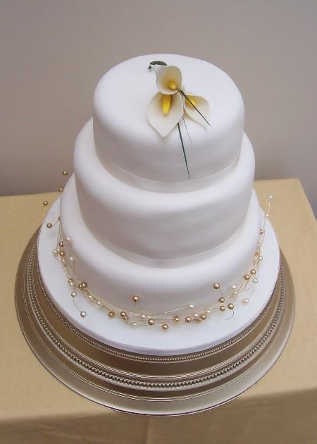 Cala Lily and Beads Wedding Cake  Ref IC003