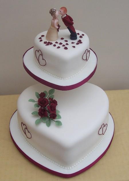 Kissing Wedding Cake  Ref IC008