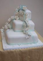 Off Set Wedding Cake   Ref IC011