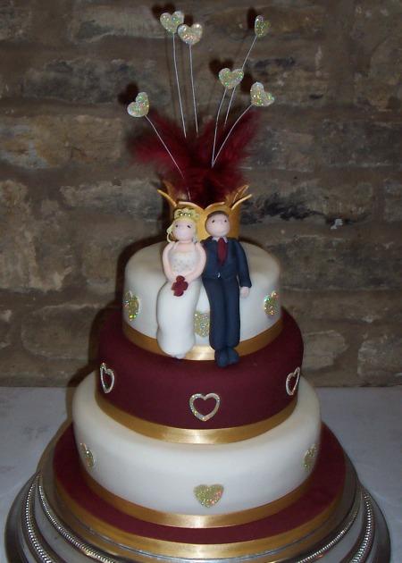 Burgundy Heart Wedding Cake Ref IC036