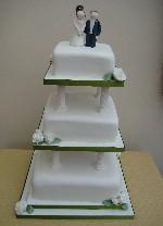 Traditional Pillared Wedding Cake Ref IC052
