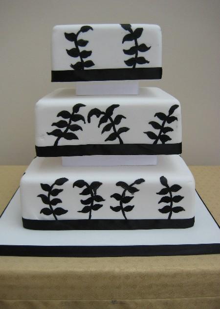 Black and White Wedding Cake Ref IC060