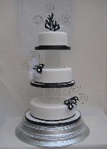 Elegant Black and White Wedding Cake  Ref IC073