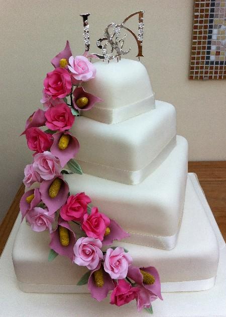 Twisted cake with pink flowers IC108