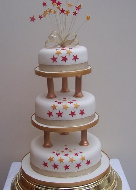 Gold and Red Stars Wedding Cake  Ref  IC023