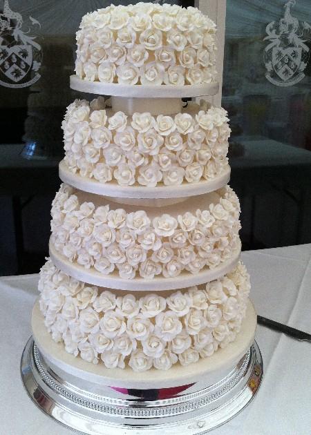 Rose Wedding Cake Ref IC127