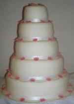 Elegant Daisy Wedding Cake  Ref IC707
